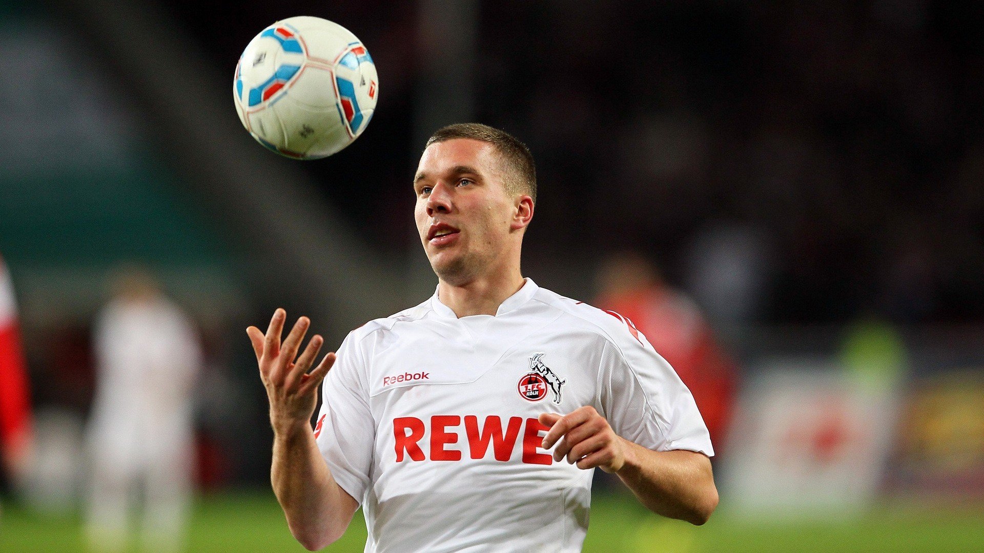 热火训练后组织团队游戏增强队友默契，团队成员熟悉互动小游戏